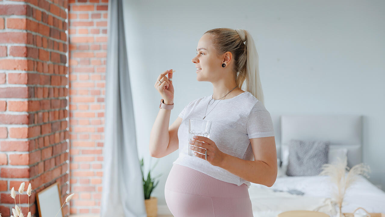 Schwangere haben beim Kauf von Folsäure-Präparaten die Qual der Wahl. Doch nicht alle Produkte sind empfehlenswert.